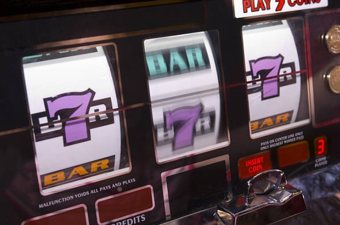 How Online Slot Gaming Turns Simple Actions Into Digital Drama