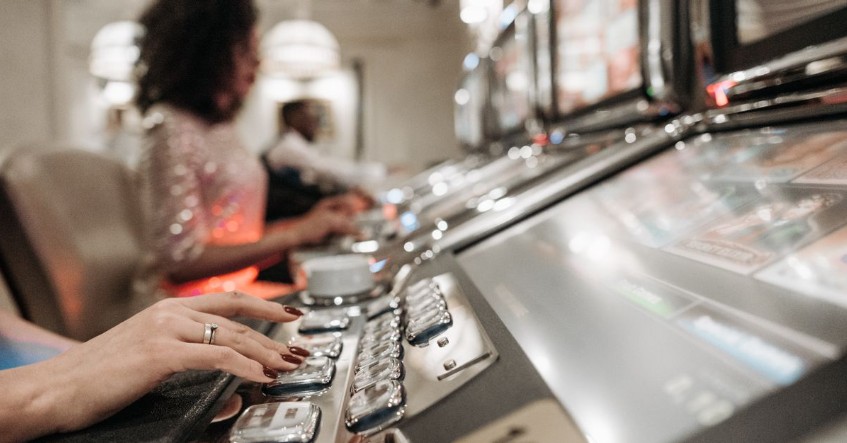 Why Slot Worlds Feel Stronger When They Have a Clear Mood
